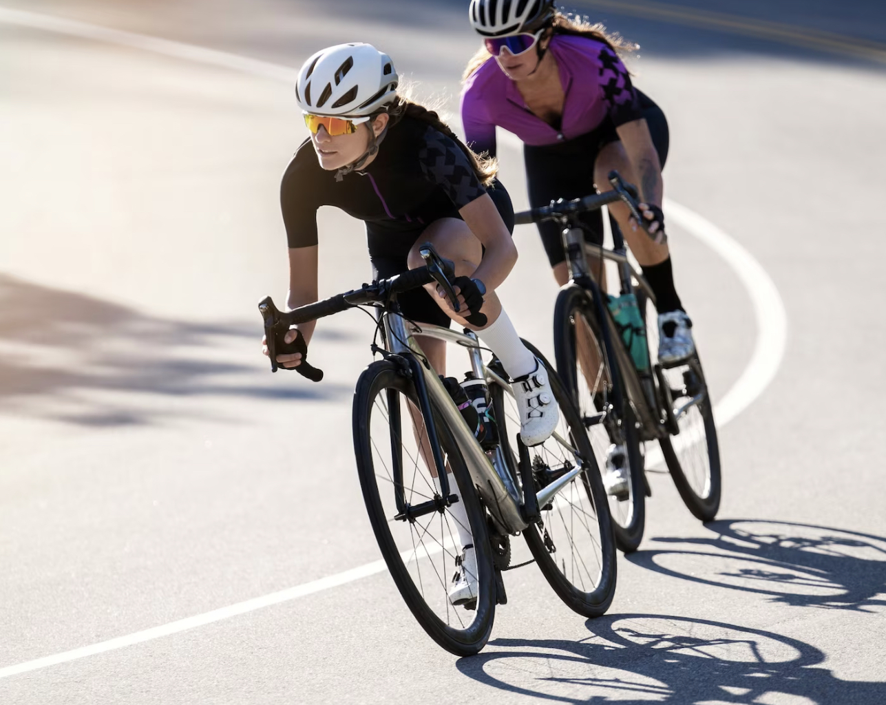 2 women cycling fast downhill